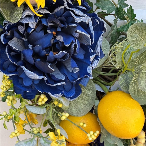 New Spring or Summer grapevine wreath - Picture 3 of 5